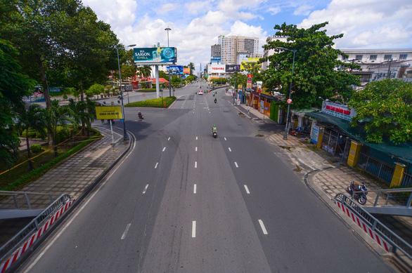 Ông Phan Văn Mãi: TP.HCM sẽ tiếp tục giãn cách xã hội theo chỉ thị 16 sau 15-8 - Ảnh 1.