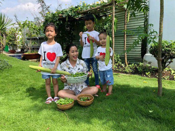 Khu vuon toan hoa hong quy trong biet thu cua Oc Thanh Van