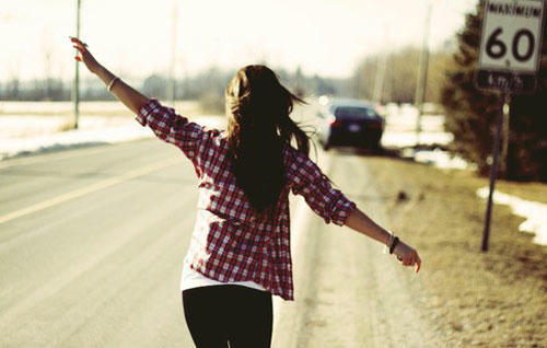 Kết quả hình ảnh cho gục ngã đứng lên con gái