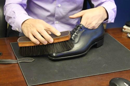 Kết quả hình ảnh cho làm SẠCH giày da