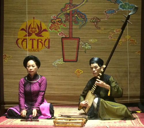 ca-nuong-bach-van-som-khuya-mot-minh-voi-kiep-cam-ca