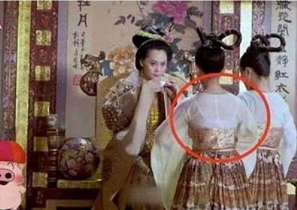 nhung hat san khien khan gia khong the nhin cuoi trong phim co trang hinh anh 16