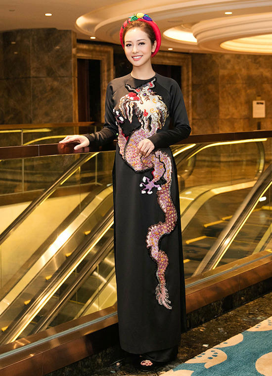 {title} Jennifer Phạm,làng sao