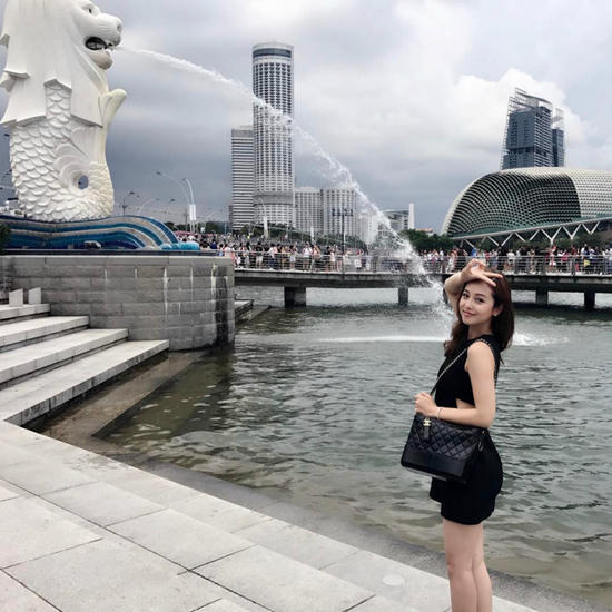 {title} Jennifer Phạm,làng sao