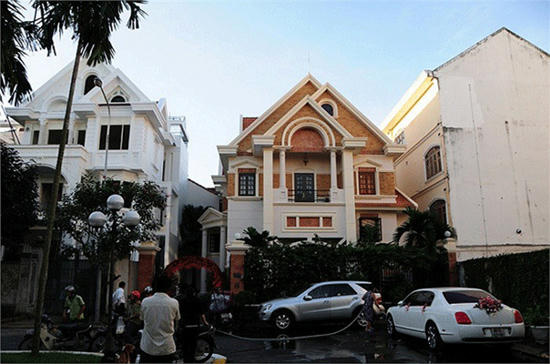 {title} Jennifer Phạm,làng sao