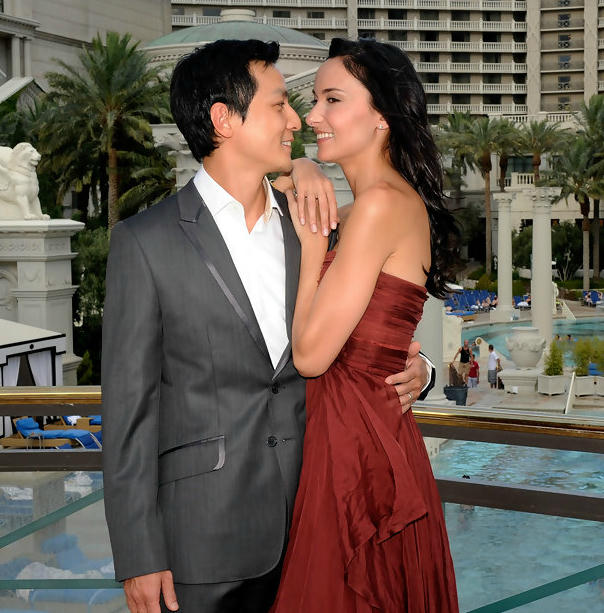 Khoảnh khắc ngọt ngào của hai vợ chồng Lisa S và Ngô Ngạn Tổ.