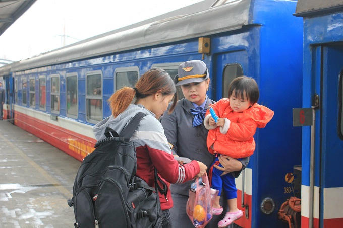 Góc khuất nghề, Đường sắt, Tiếp viên tàu