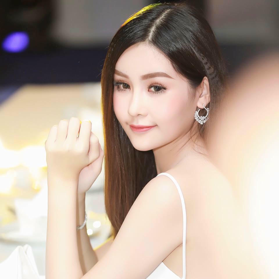 Hoa hậu Đại dương Ngân Anh mặc gợi cảm hút mắt mặt vẫn "bất biến" hình ảnh 10 hoa hau dai duong ngan anh mac goi cam hut mat mat van "bat bien" hinh anh 10