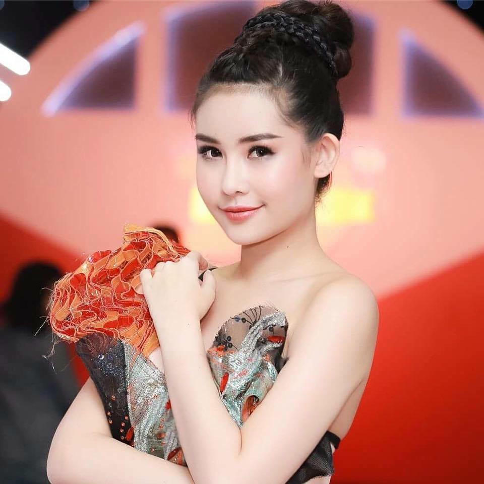 Hoa hậu Đại dương Ngân Anh mặc gợi cảm hút mắt mặt vẫn "bất biến" hình ảnh 14 hoa hau dai duong ngan anh mac goi cam hut mat mat van "bat bien" hinh anh 14