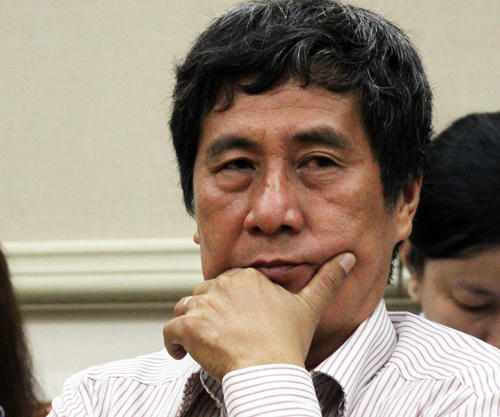 Ông Bùi Minh Bình, Hiệu trưởng THPT Long Thới. Ảnh: Mạnh Tùng.