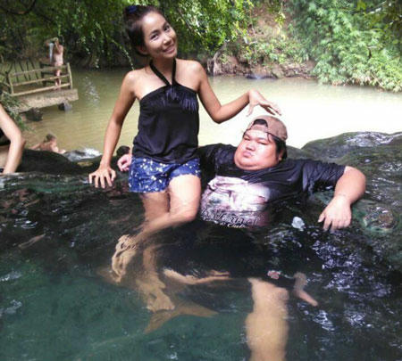 Khi chia sẻ những hình ảnh của mình và bạn trai trên mạng,