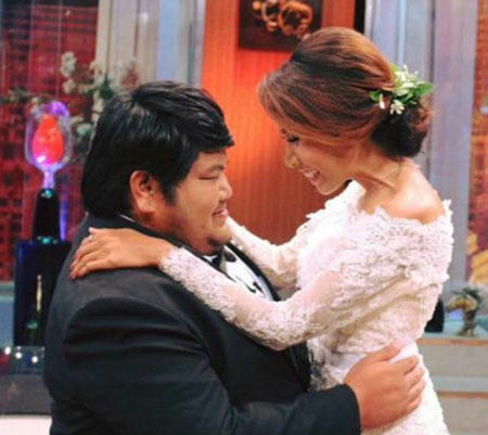 Sau 10 năm yêu nhau, cả hai đã kết hôn vào cuối năm 2017 và nhanh chóng có tin vui.