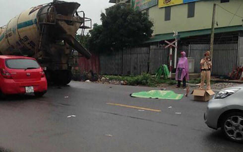 xe tron be tong can tu vong hai nguoi tai ha noi hinh 2