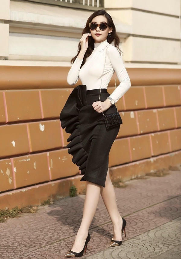 Ngân Anh hiện có chuyến công tác ở Nhật Bản. Dù vẫn còn những tranh cãi quanh nhan sắc của cô nhưng người đẹp khẳng định sẽ nỗ lực để thay đổi cái nhìn của khán giả về mình.