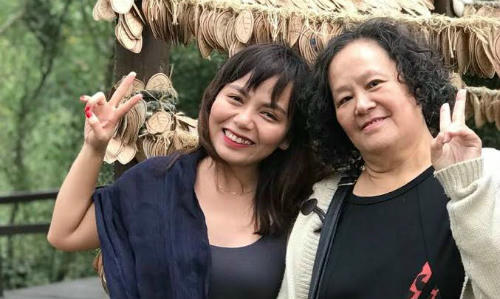 Mẹ chồng Malaysia từ bỏ con trai hoàn toàn để con một lòng với vợ