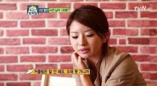 Cô gái trẻ thừa nhận yêu chỉ vì tiềntrên kênh Mars People XFile. Ảnh: tvN.