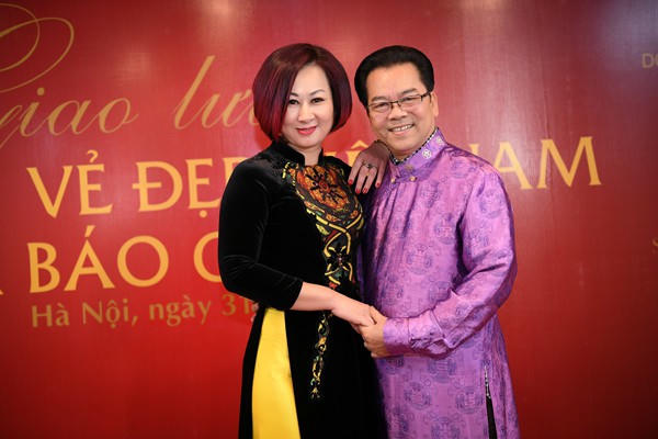  NSND Trần Nhượng hạnh phúc bên vợ kém 23 tuổi. 