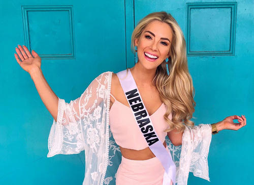 Sarah Rose Summers tốt nghiệp Texas Christian University với hai bằng đại học. Cô đang rèn luyện để có bằng chuyên gia về chăm sóc trẻ em.