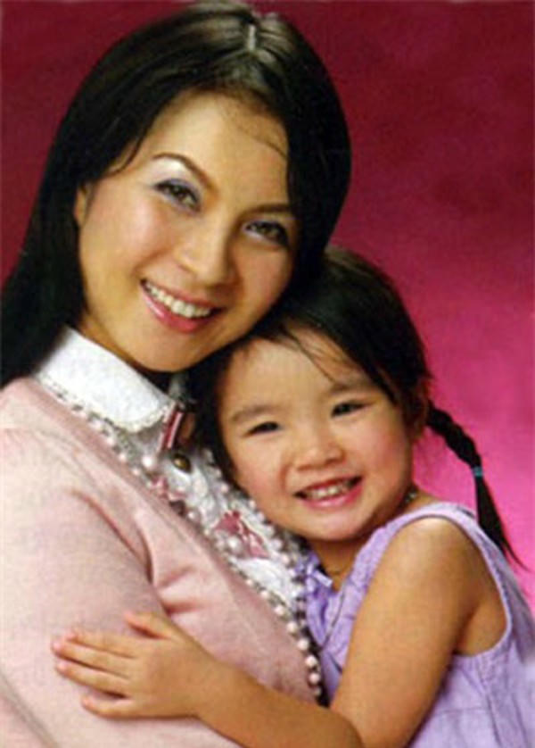  Hình ảnh hiếm hoi của MC Thanh Mai và con gái. 