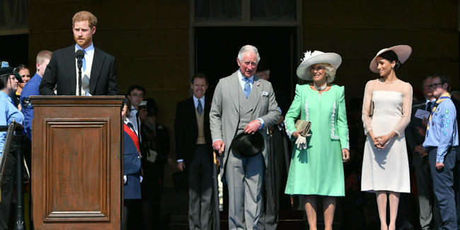 Vợ chồng Harry - Meghan góp mặt trong buổi tiệc như một sự kiện hoàng gia chính thức họ tham dự sau cưới. Ảnh: Harpers Bazaar.