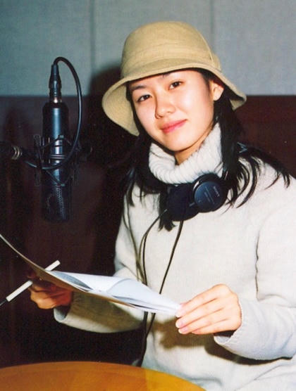 Mặt mộc của Son Ye Jin cách đây gần 20 năm. Theo Naver, các đạo diễn kể cô thường đến trường quay với khuôn mặt không son phấn, mặc giản dị.