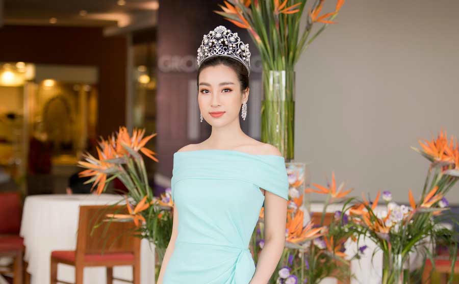 Hot girl tặng hoa Tổng thống Trump giảm 20 kg để thi Hoa hậu