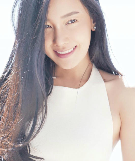 Noon Woranuch Wongsawan hay còn được biết đến với nghệ danh Noon sinh ngày 24/9/1980 tại Nakhon Pathom, Thái Lan. Mỹ nhân bắt đầu sự nghiệp vào năm 18 tuổi với vai trò người mẫu. Với gương mặt xinh đẹp, khả ái, cô được nhiều đạo diễn chú ý và mời đóng phim. Năm 2005, nhờ vai nữ chính trong bộ phim Đoạn tình bi ai, Noon vinh dự đoạt giải Diễn viên chính xuất sắc tại Lễ trao giải Top awards. Sở hữu thân hình gợi cảm và quyến rủ, người đẹp được rất nhiều thương hiệu thời trang săn đón và mời làm gương mặt đại diện. Không chỉ thành công ở con đường diễn xuất, cuộc hôn nhân hạnh phúc của Noon cùng thiếu gia giàu có bậc nhất Thái Lan Todd Pithi Bhirompakdee cũng khiến nhiều người ngưỡng mộ. Sau thành công của bộ phim Đùa với lửa, nữ diễn viên đang dành thời gian để nghỉ ngơi trước khi quay trở lại với những dự án mới.