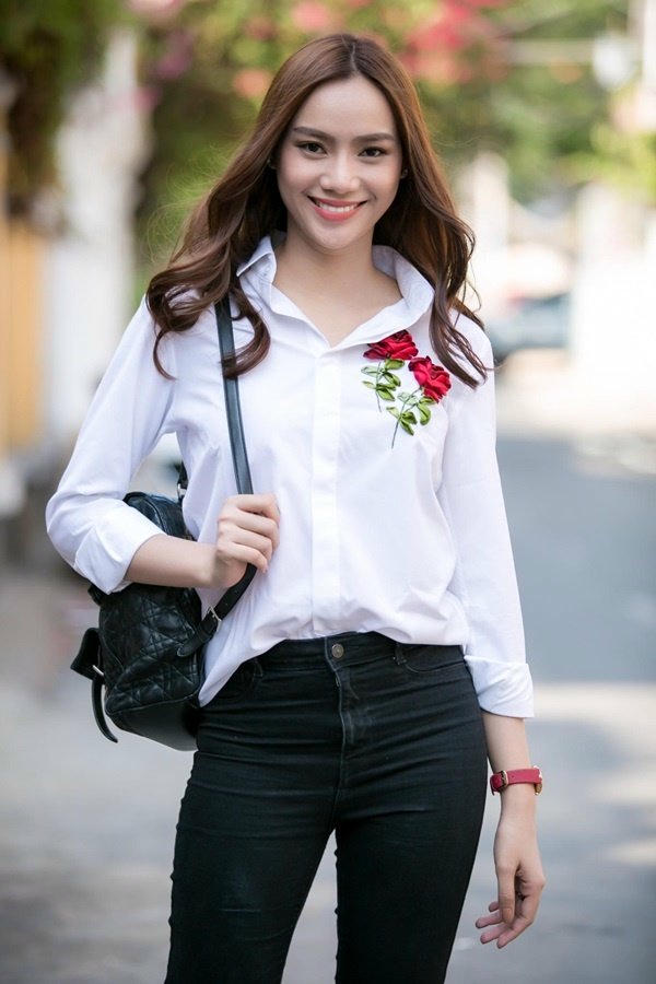 'Bản sao Hồ Ngọc Hà' bí mật đính hôn