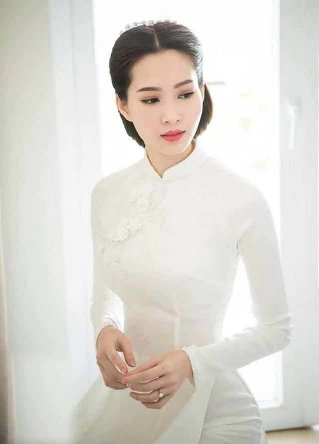 Gương mặt xinh đẹp không tì vết khiến nhiều người gọi cô với cái tên thần tiên tỉ tỉ.