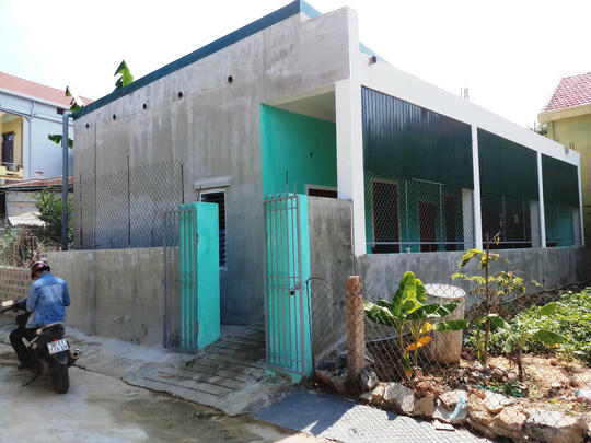 Rùng mình phát hiện bé trai sơ sinh chết dưới bồn cầu xóm trọ - Ảnh 1.
