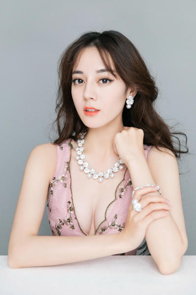 Diễn viên Địch Lệ Nhiệt Ba.