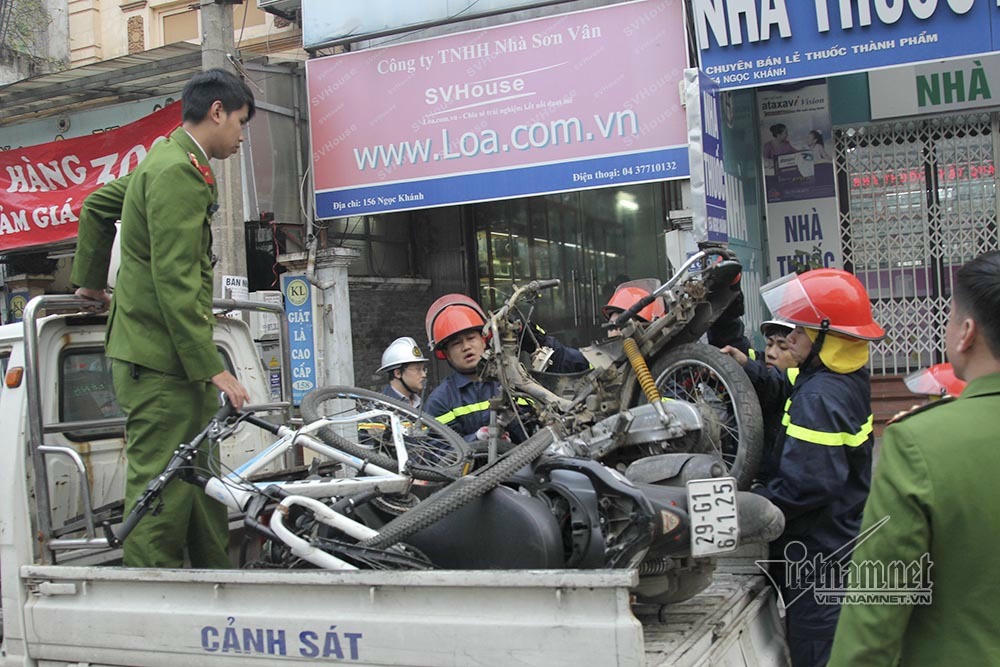 Ô tô đâm 5 xe trên phố Ngọc Khánh: Thai phụ nhảy bật trong tích tắc