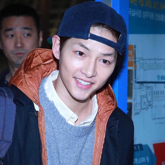 Song Joong Ki lần đầu xuất hiện sau tin đồn ly hôn - 3 Song Joong Ki lần đầu xuất hiện sau tin đồn ly hôn - 3