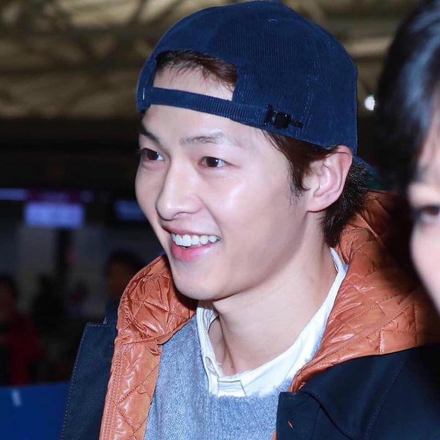 Song Joong Ki lần đầu xuất hiện sau tin đồn ly hôn - 2 Song Joong Ki lần đầu xuất hiện sau tin đồn ly hôn - 2