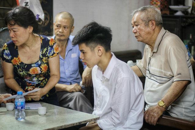 Lời kể đẫm nước mắt của con trai nữ lao công bị “xe điên” đâm tử vong ở Hà Nội - 12 Lời kể đẫm nước mắt của con trai nữ lao công bị “xe điên” đâm tử vong ở Hà Nội - 12