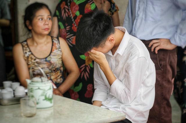 Lời kể đẫm nước mắt của con trai nữ lao công bị “xe điên” đâm tử vong ở Hà Nội - 9 Lời kể đẫm nước mắt của con trai nữ lao công bị “xe điên” đâm tử vong ở Hà Nội - 9
