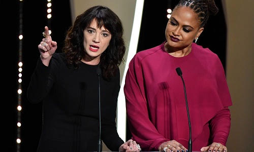 Asia Argento (trái)ở lễ trao giải Cannes 2018.