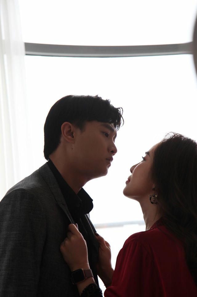Quỳnh Nga tiết lộ suýt ngã dập mặt vì hôn Quốc Trường trong “Về nhà đi con” - 1 Quỳnh Nga tiết lộ suýt ngã dập mặt vì hôn Quốc Trường trong “Về nhà đi con” - 1