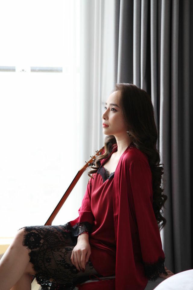 Quỳnh Nga tiết lộ suýt ngã dập mặt vì hôn Quốc Trường trong “Về nhà đi con” - 5 Quỳnh Nga tiết lộ suýt ngã dập mặt vì hôn Quốc Trường trong “Về nhà đi con” - 5