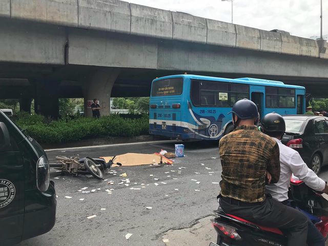 Xe buýt cán chết người trên đường phố Hà Nội - 3 Xe buýt cán chết người trên đường phố Hà Nội - 3