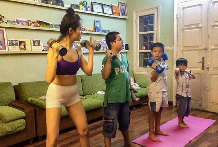 Để huấn luyện các con, chị Ngà đã đến hàng chục trung tâm thể thao để gặp các chuyên gia, họcnhững bài tập phù hợp. Ảnh: Ngọc Ngà.