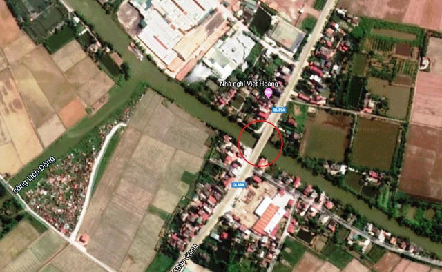 Trượt chân xuống sông, hai nữ sinh lớp 7 tử vong thương tâm - 1 Trượt chân xuống sông, hai nữ sinh lớp 7 tử vong thương tâm - 1