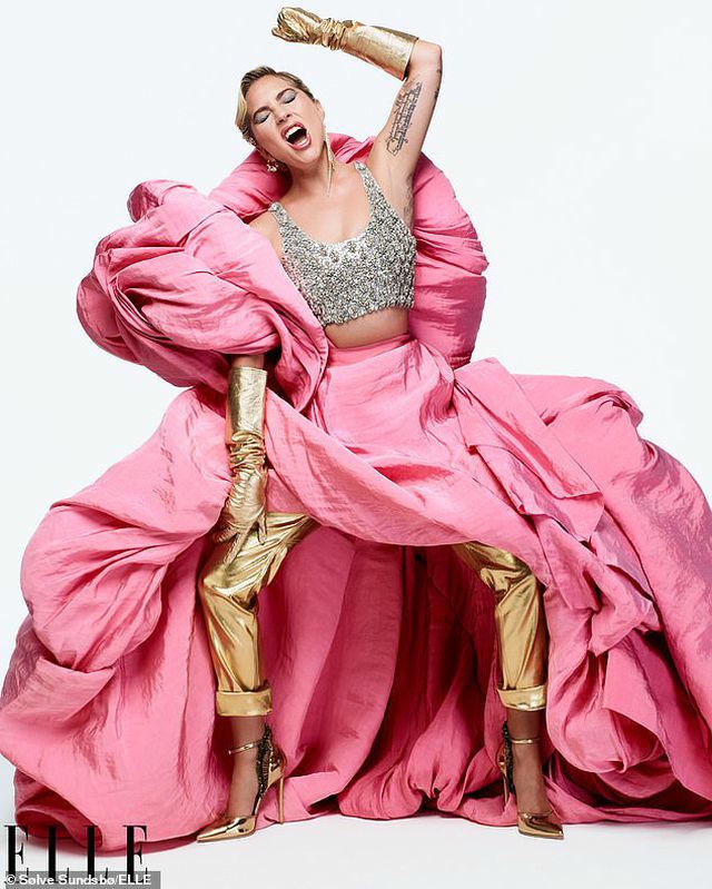 Lady Gaga thừa nhận dàn dựng màn diễn tình cảm với Bradley Cooper - 2 Lady Gaga thừa nhận dàn dựng màn diễn tình cảm với Bradley Cooper - 2