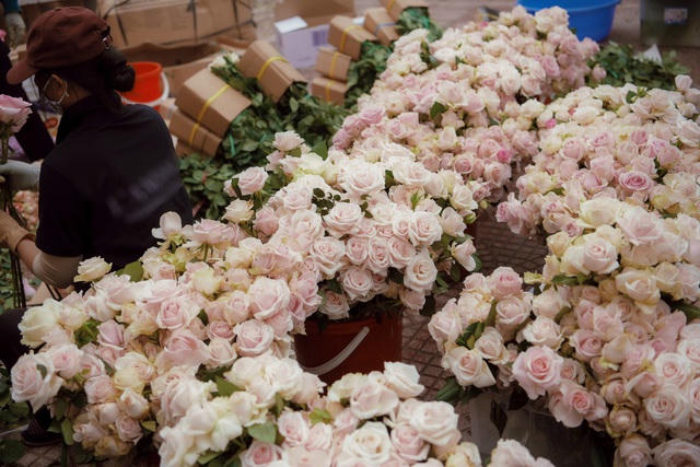 Nhà Duy Mạnh dựng rạp hoành tráng, chuẩn bị nước rửa tay cho khách dự cưới - 4 Nhà Duy Mạnh dựng rạp hoành tráng, chuẩn bị nước rửa tay cho khách dự cưới - 4