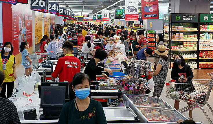 Quầy thanh toán tại siêu thị Vinmart sáng 7/3. Ảnh: Kim Ngân.