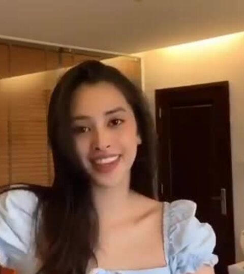 Tiểu Vy diện áo phong cách cô gái vắt sữa