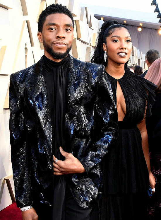 Chadwick và Taylor trên thảm đỏ Oscar 2019.