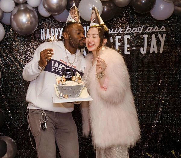 Cô gái Việt yêu chàng trai ngoại quốc nghèo, đám cưới tổ chức trên du thuyền