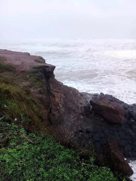 Hình ảnh Mũi Trèo sau bão được đăng tải trên fanapge Vĩnh Linh Plus của địa phương.