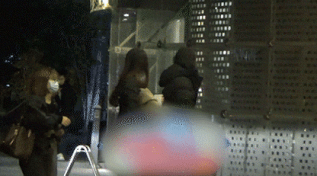 Vợ chồng siêu mẫu áo tắm Hề Mộng Dao chiến tranh lạnh - 2